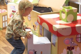 kiddy table and stool set by krooom