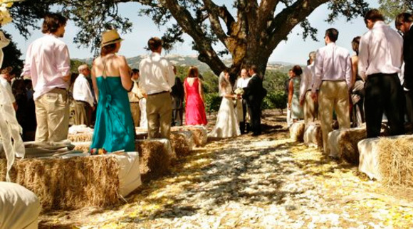 hay bale seats and tables western wedding in the californian wine country 