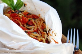spaghetti in parchment paper
