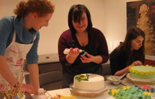 Introduction to Cake decorating course at Bonnie Gordon Cakes school