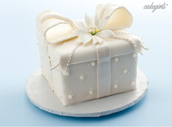 holidays gift cake by cakegirls