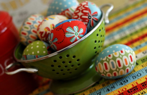 learn how to sew your own fabric easter eggs :: tutorial by retro mama
