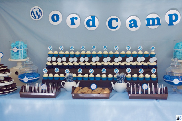 cupcake table at wordcamp montreal 2010