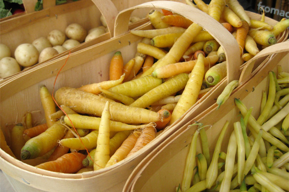 yellow carrots at the farmers market
