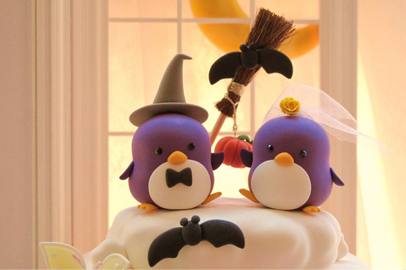 halloween love penguins cake topper