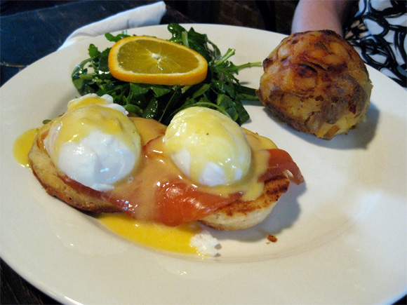 eggs benedict at griffintown cafe