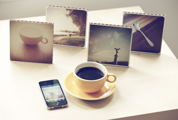 deepsquare prints of your instagram photos on a desk